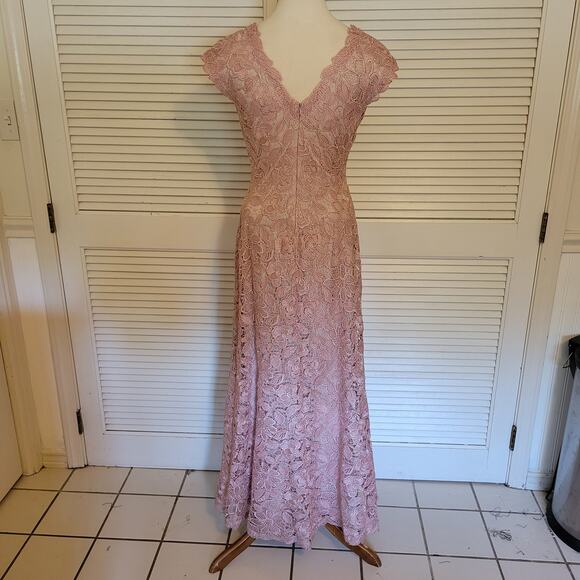 Tadashi Shoji Women's Formal Dress Size 4 Floral Woven V-Neck Bodycon. - Picture 2 of 7